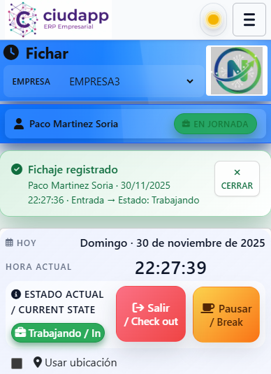 Vista de fichaje de Ciudapp en modo oscuro, pensada para entornos de trabajo intensivo.