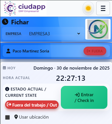 Pantalla de fichaje en Ciudapp en modo claro con accesos a trabajos, calendario y aprobaciones.